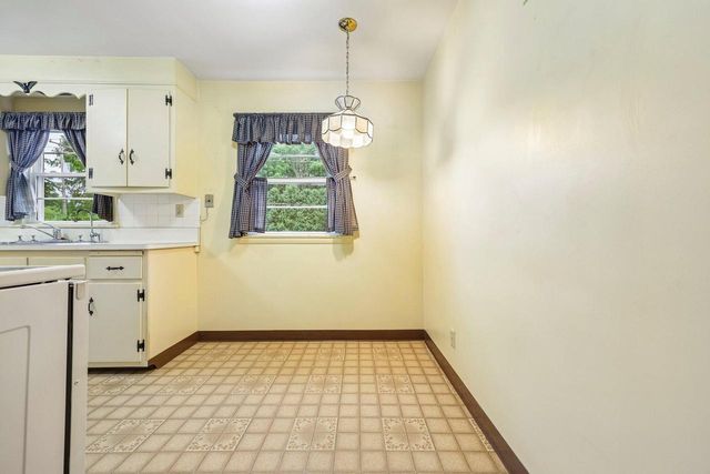 N68W29376 Hartling ROAD, Hartland, WI 53029