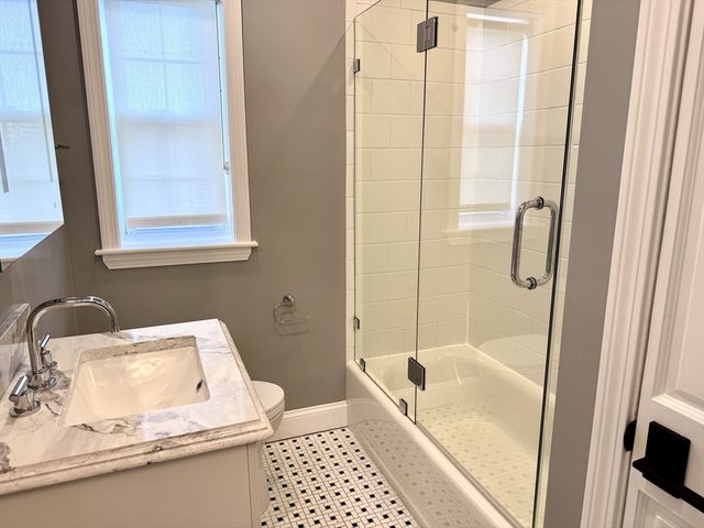 27-29 Commonwealth Ave 6, Newton, MA 02467