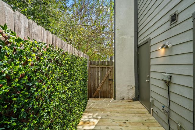 5000 Glenmont Drive, Houston, TX 77081