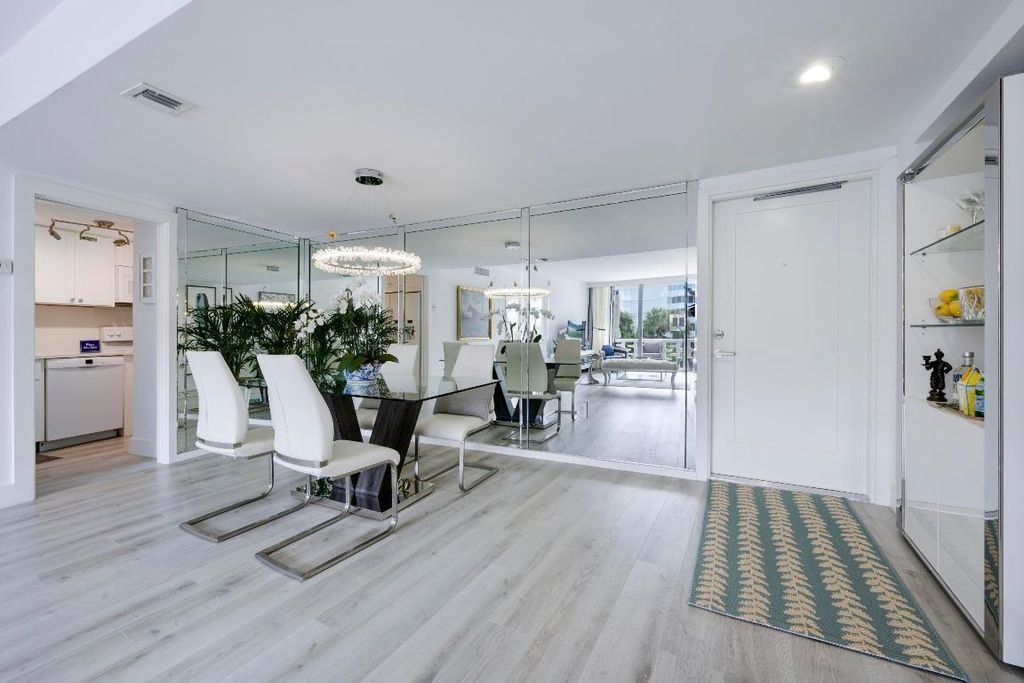 Image 4 of property listing at 2760 S Ocean Boulevard 213, Palm Beach, FL 33480