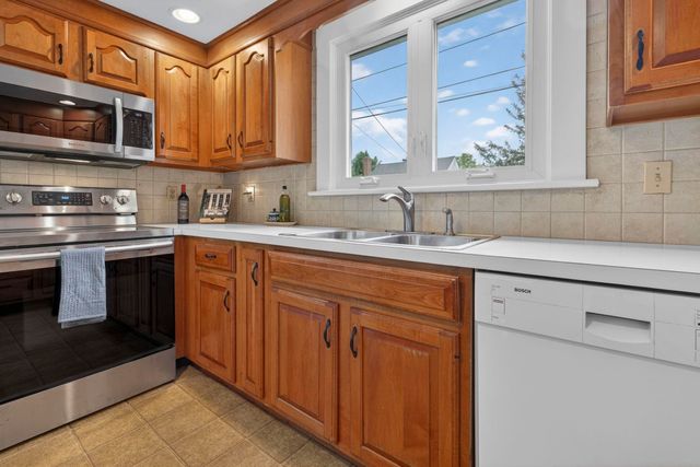 12 Burnett Street, Nashua, NH 03060