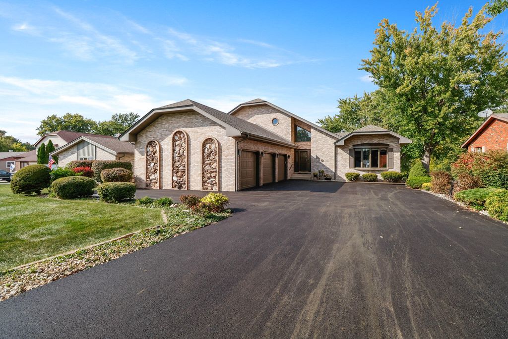 1695 Sunnyslope Drive, Crown Point, IN 46307