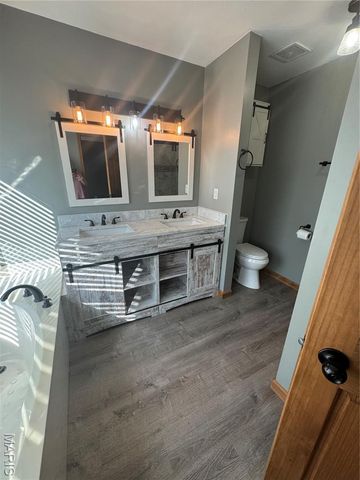 8 Hickory Knoll Crt, Union, MO 63084