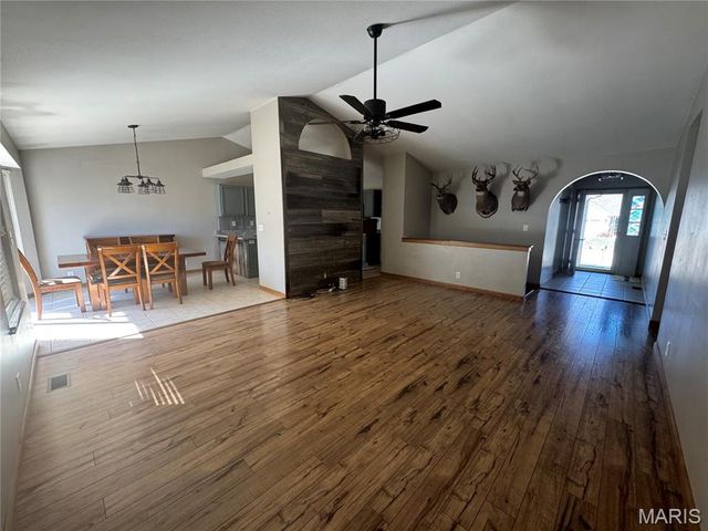 8 Hickory Knoll Crt, Union, MO 63084