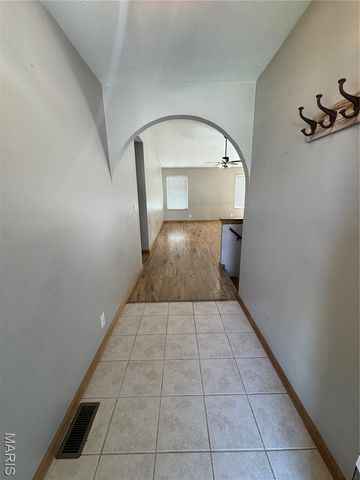 8 Hickory Knoll Crt, Union, MO 63084