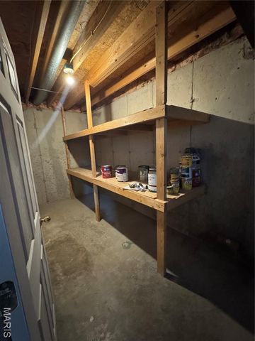 8 Hickory Knoll Crt, Union, MO 63084