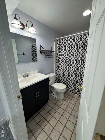 8 Hickory Knoll Crt, Union, MO 63084