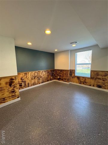 8 Hickory Knoll Crt, Union, MO 63084