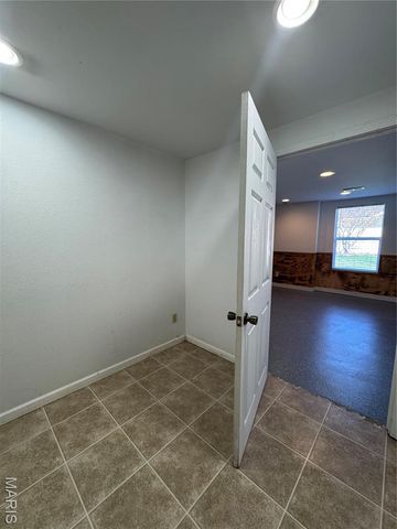 8 Hickory Knoll Crt, Union, MO 63084