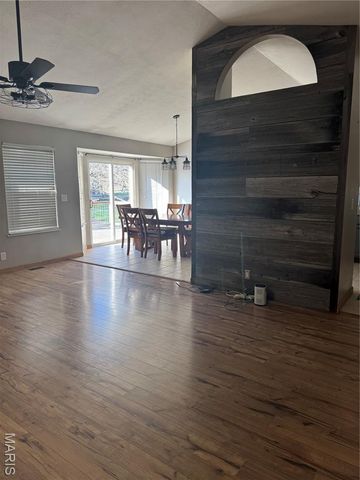 8 Hickory Knoll Crt, Union, MO 63084