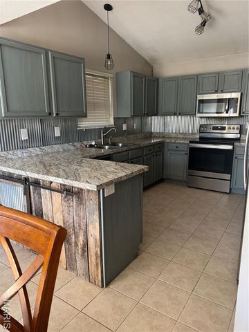 8 Hickory Knoll Crt, Union, MO 63084