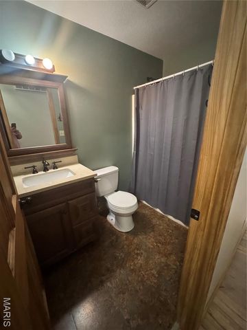 8 Hickory Knoll Crt, Union, MO 63084