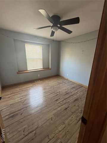 8 Hickory Knoll Crt, Union, MO 63084