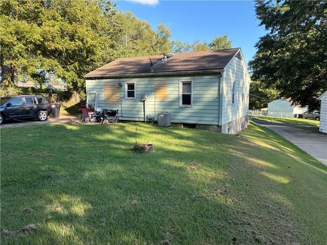 616 N Westwood Court, Independence, MO 64050