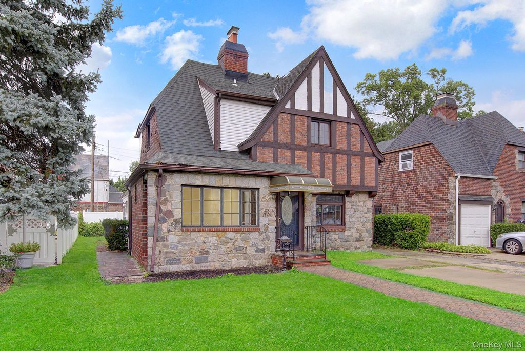54 Surrey Lane, Hempstead, NY 11550 — photo 2