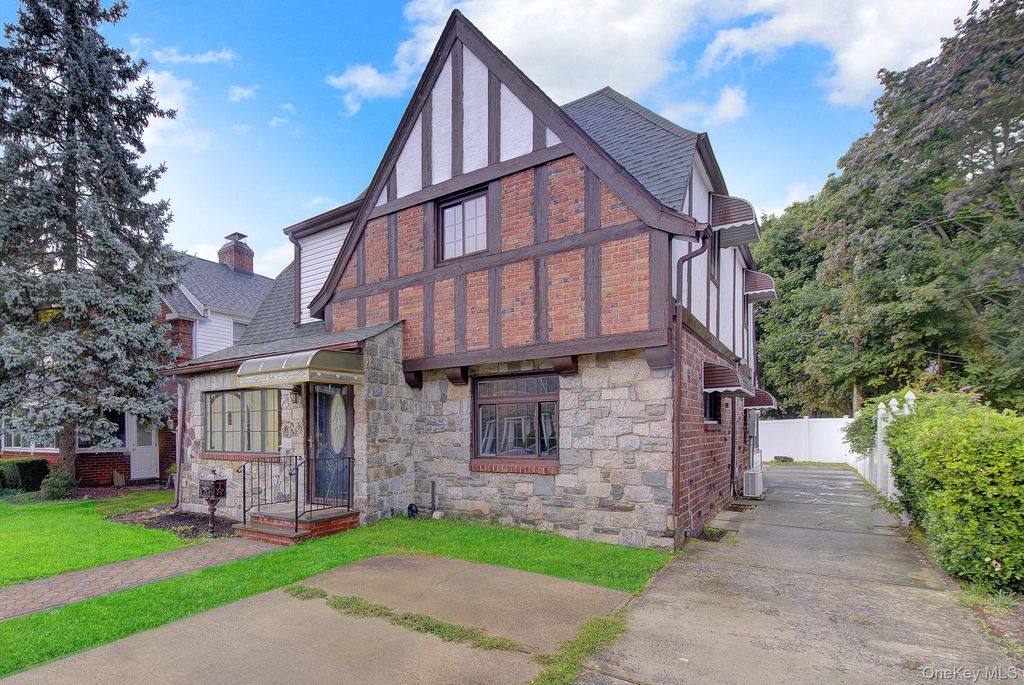 54 Surrey Lane, Hempstead, NY 11550 — photo 3