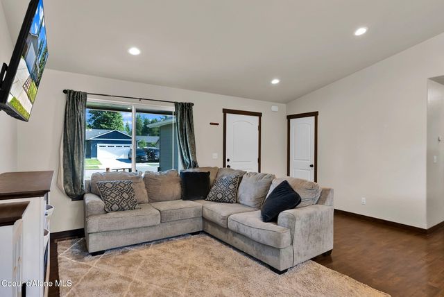 5802 W Joss LN, Spirit Lake, ID 83869