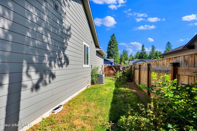 5802 W Joss LN, Spirit Lake, ID 83869