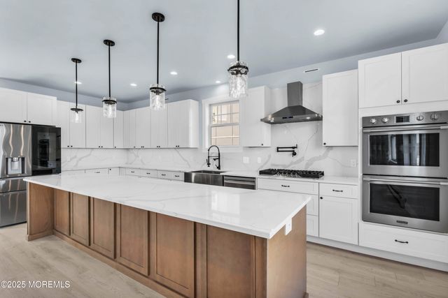 10 5th Street, Highlands, NJ 07732