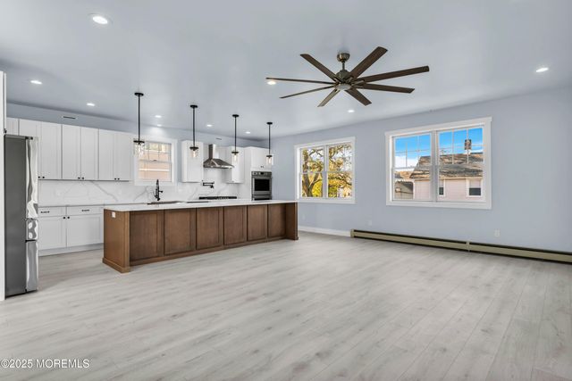 10 5th Street, Highlands, NJ 07732