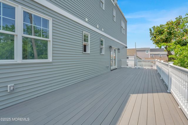 10 5th Street, Highlands, NJ 07732