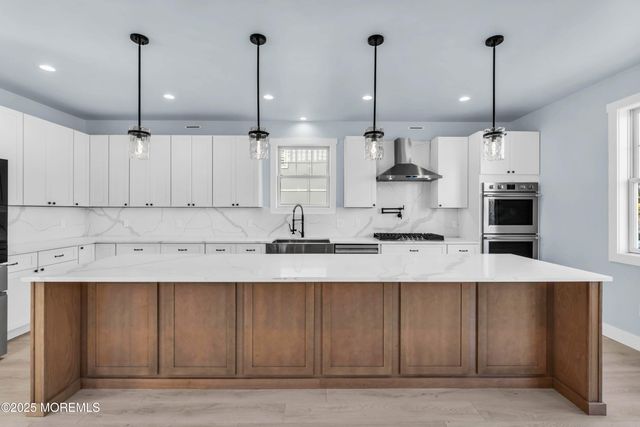 10 5th Street, Highlands, NJ 07732