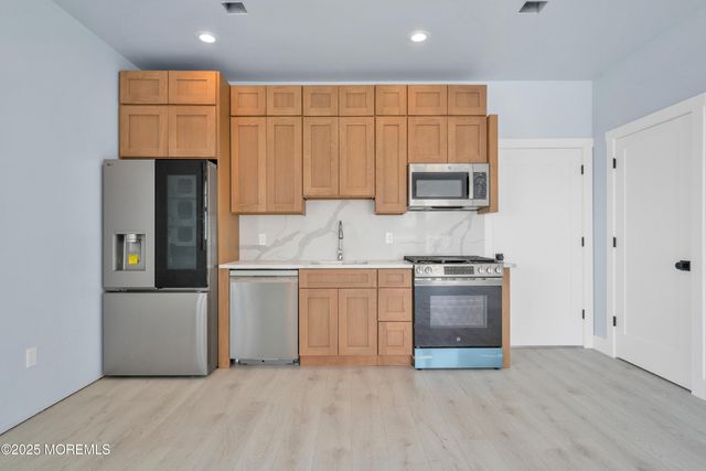 10 5th Street, Highlands, NJ 07732