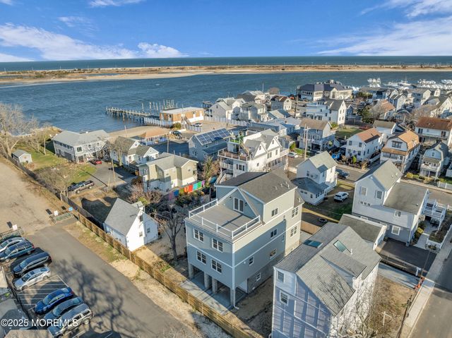 10 5th Street, Highlands, NJ 07732