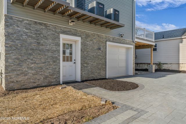 10 5th Street, Highlands, NJ 07732