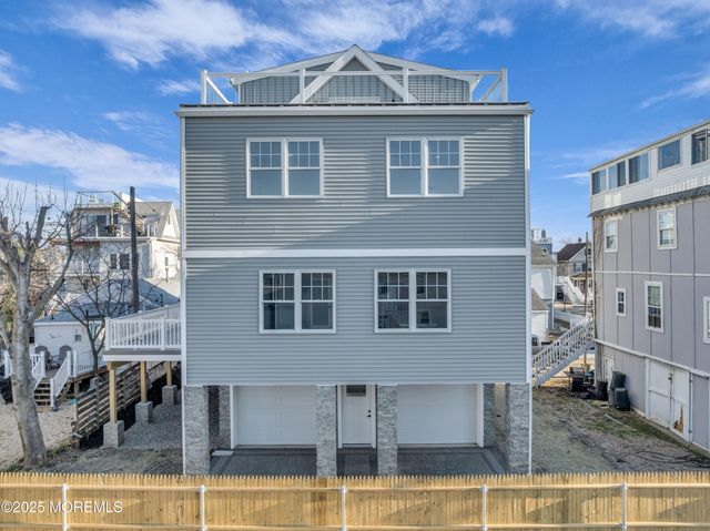 10 5th Street, Highlands, NJ 07732