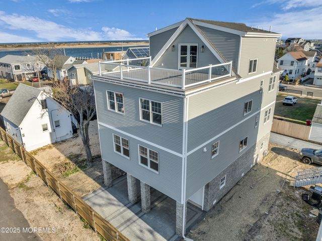 10 5th Street, Highlands, NJ 07732