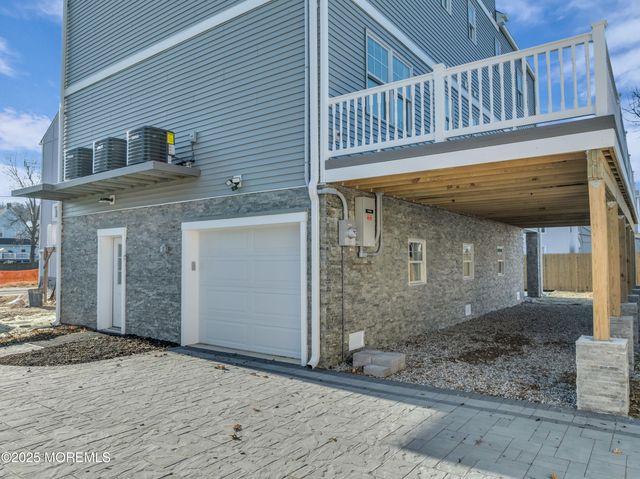 10 5th Street, Highlands, NJ 07732