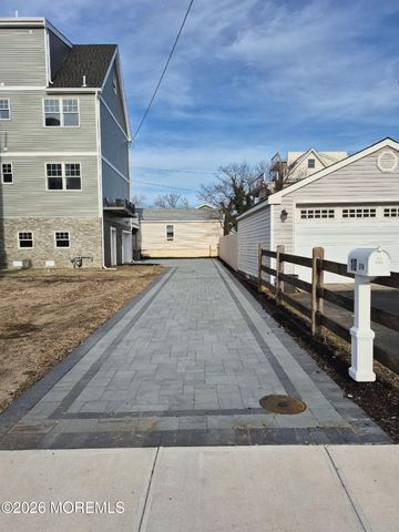 10 5th Street, Highlands, NJ 07732