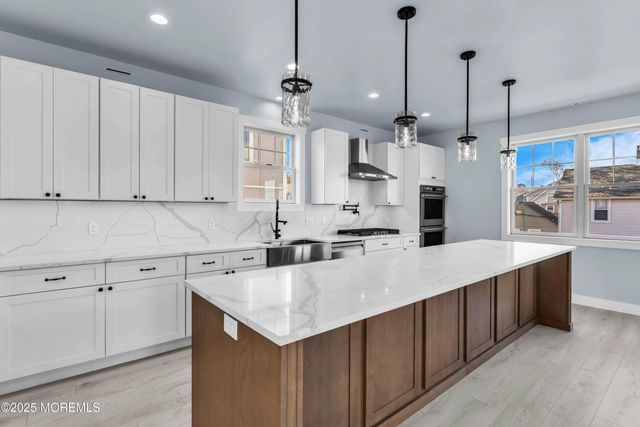 10 5th Street, Highlands, NJ 07732