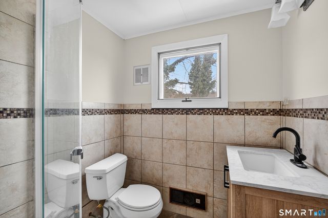 34 Harland Place, Norwich, CT 06360