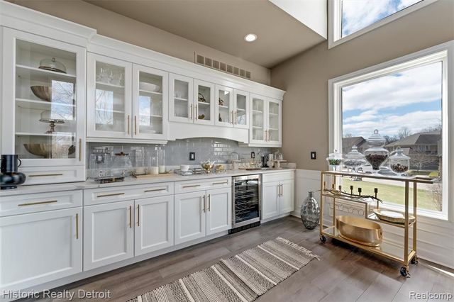 5695 N Branford Drive, West Bloomfield, MI 48322