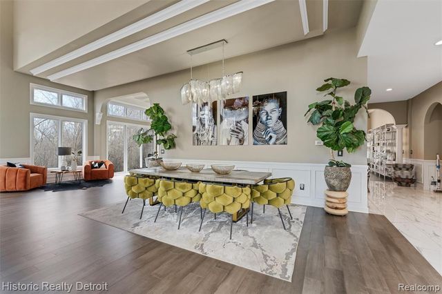 5695 N Branford Drive, West Bloomfield, MI 48322