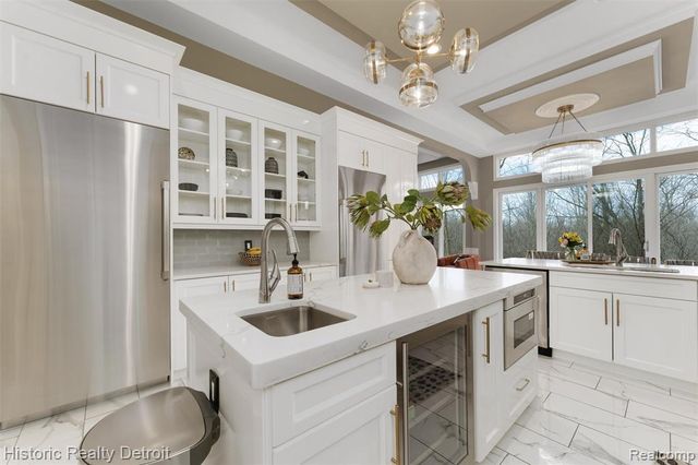5695 N Branford Drive, West Bloomfield, MI 48322