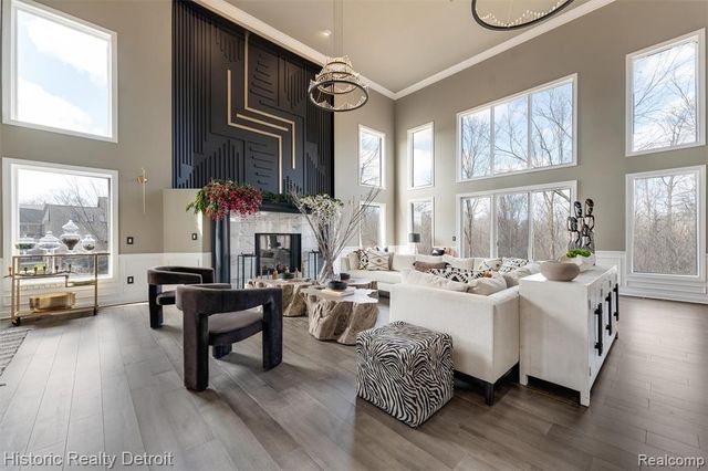 5695 N Branford Drive, West Bloomfield, MI 48322