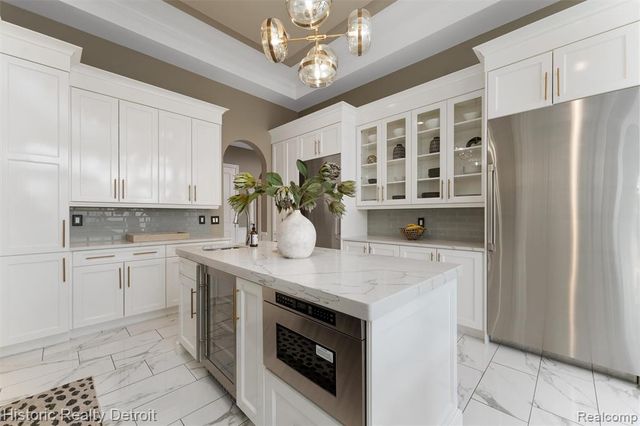 5695 N Branford Drive, West Bloomfield, MI 48322
