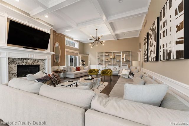 5695 N Branford Drive, West Bloomfield, MI 48322