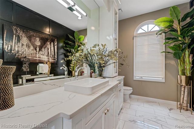 5695 N Branford Drive, West Bloomfield, MI 48322