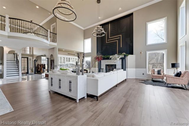 5695 N Branford Drive, West Bloomfield, MI 48322
