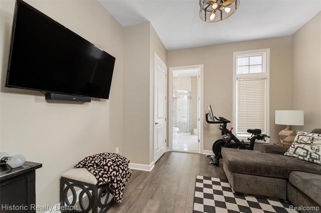 5695 N Branford Drive, West Bloomfield, MI 48322