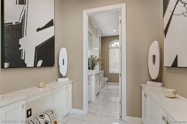 5695 N Branford Drive, West Bloomfield, MI 48322