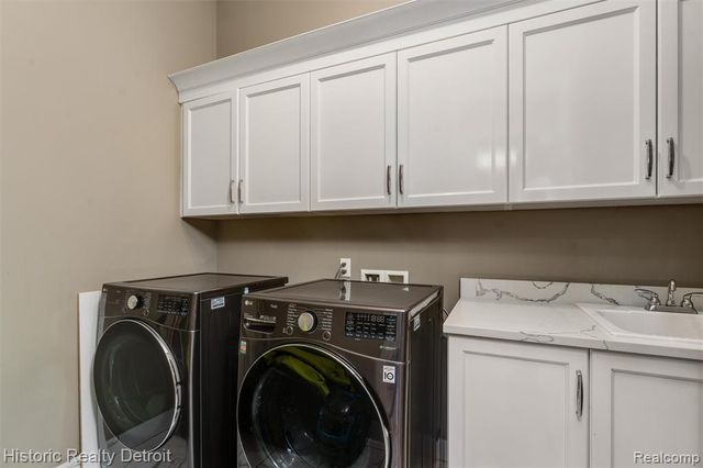 5695 N Branford Drive, West Bloomfield, MI 48322