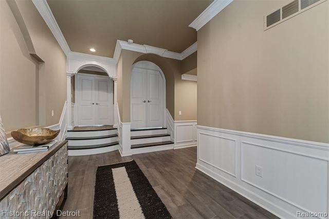 5695 N Branford Drive, West Bloomfield, MI 48322