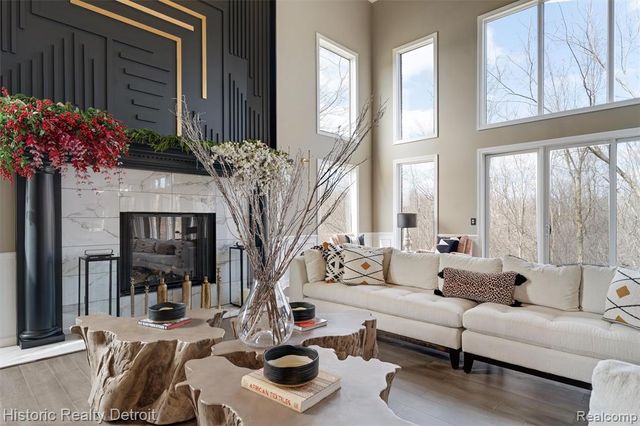 5695 N Branford Drive, West Bloomfield, MI 48322