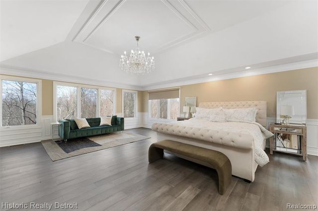 5695 N Branford Drive, West Bloomfield, MI 48322