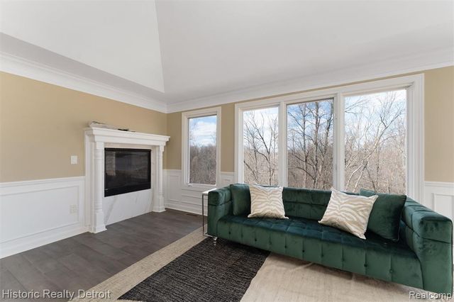 5695 N Branford Drive, West Bloomfield, MI 48322